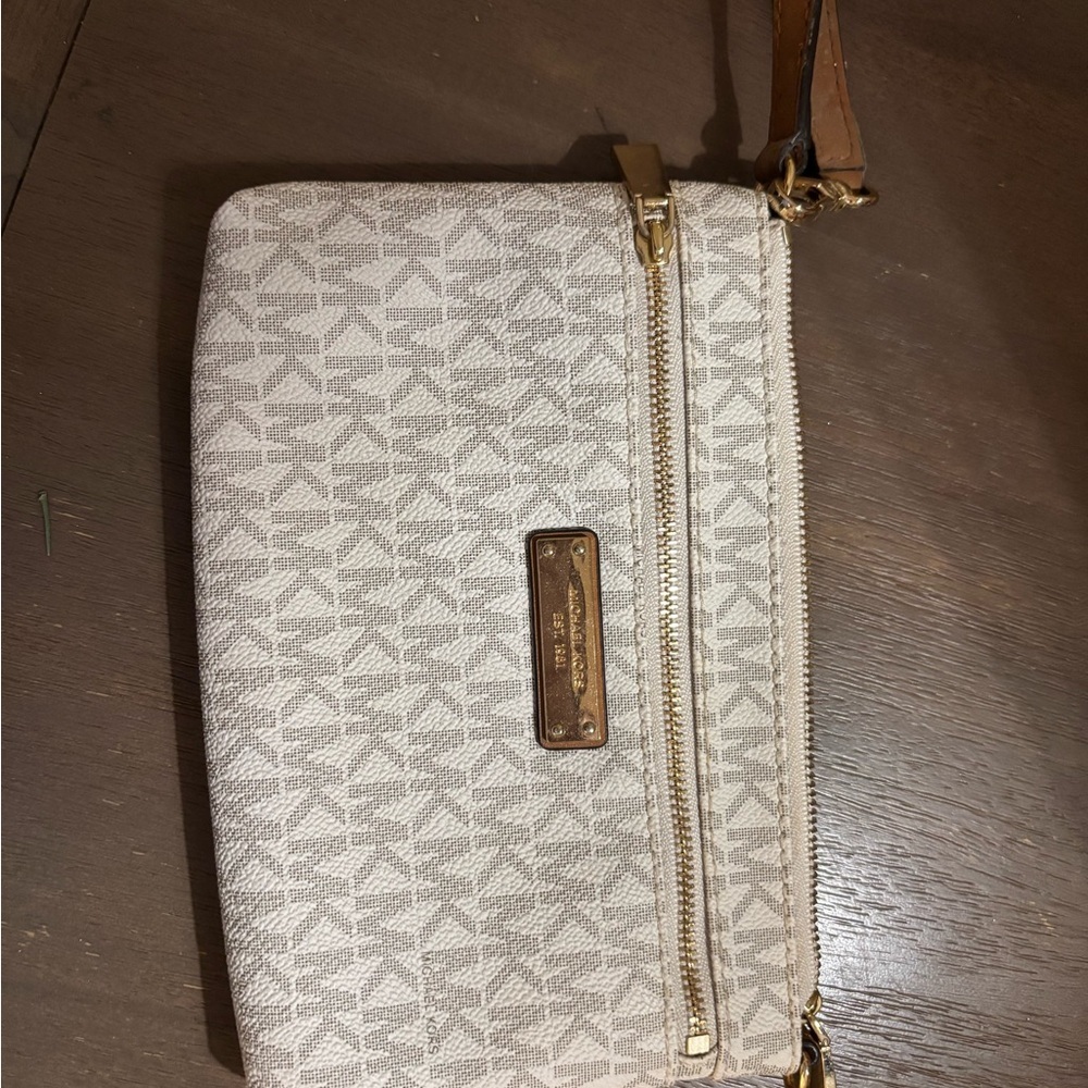 Michael Kors Beige Signature Logo Wristlet/Purse New - Picture 8 of 8